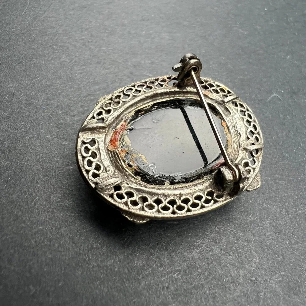 Vintage Glass Cameo Brooch Dark Brown Woman Right Facing Silver‎ Tone Frame